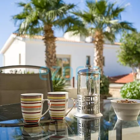 Felicia In Sea Caves Villa *
