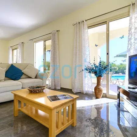 Felicia In Sea Caves Villa